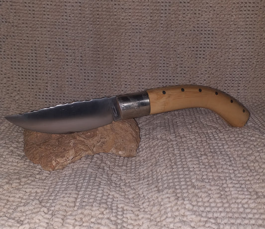 Coltello arburesa con anima decorata ,lama  decorata da 10 CM,impugnatura legno di bosso