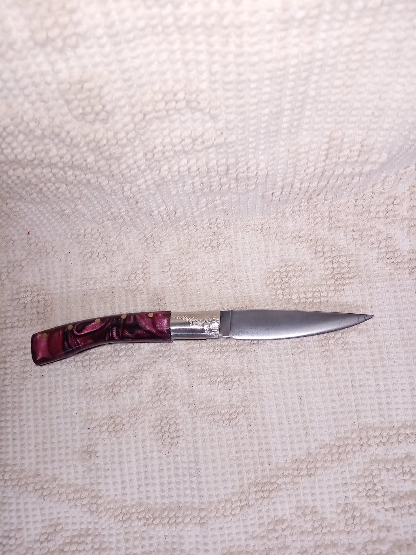 Coltello  pattadese con anima lama 9,3 CM  impugnatura in kirinite viola e nera.