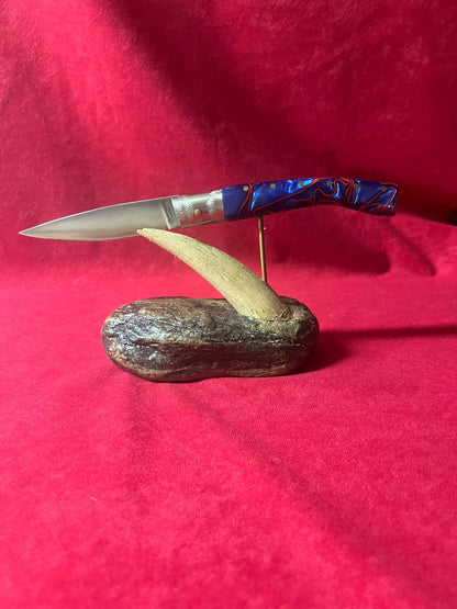 Coltello  pattadese con anima lama 8,5 CM  impugnatura in kirinite blu e rosso